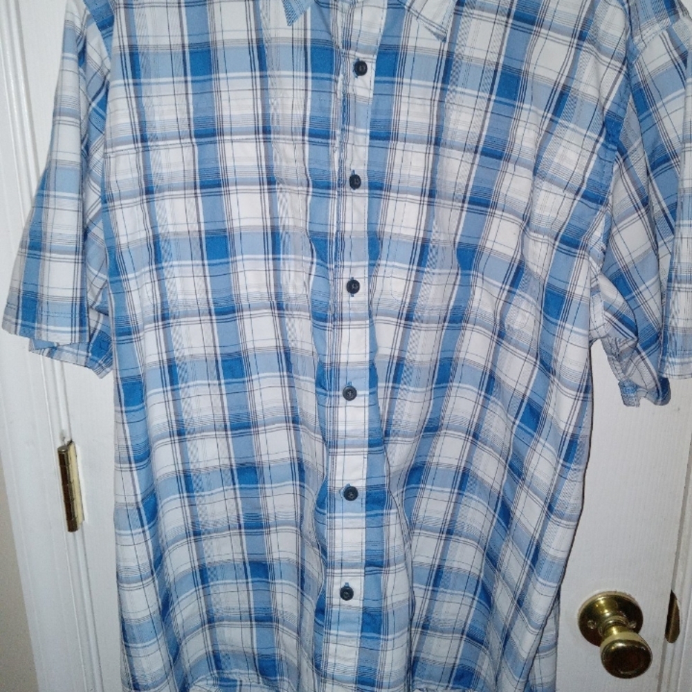 Wrangler Blue and White Casual Button Down Shirt